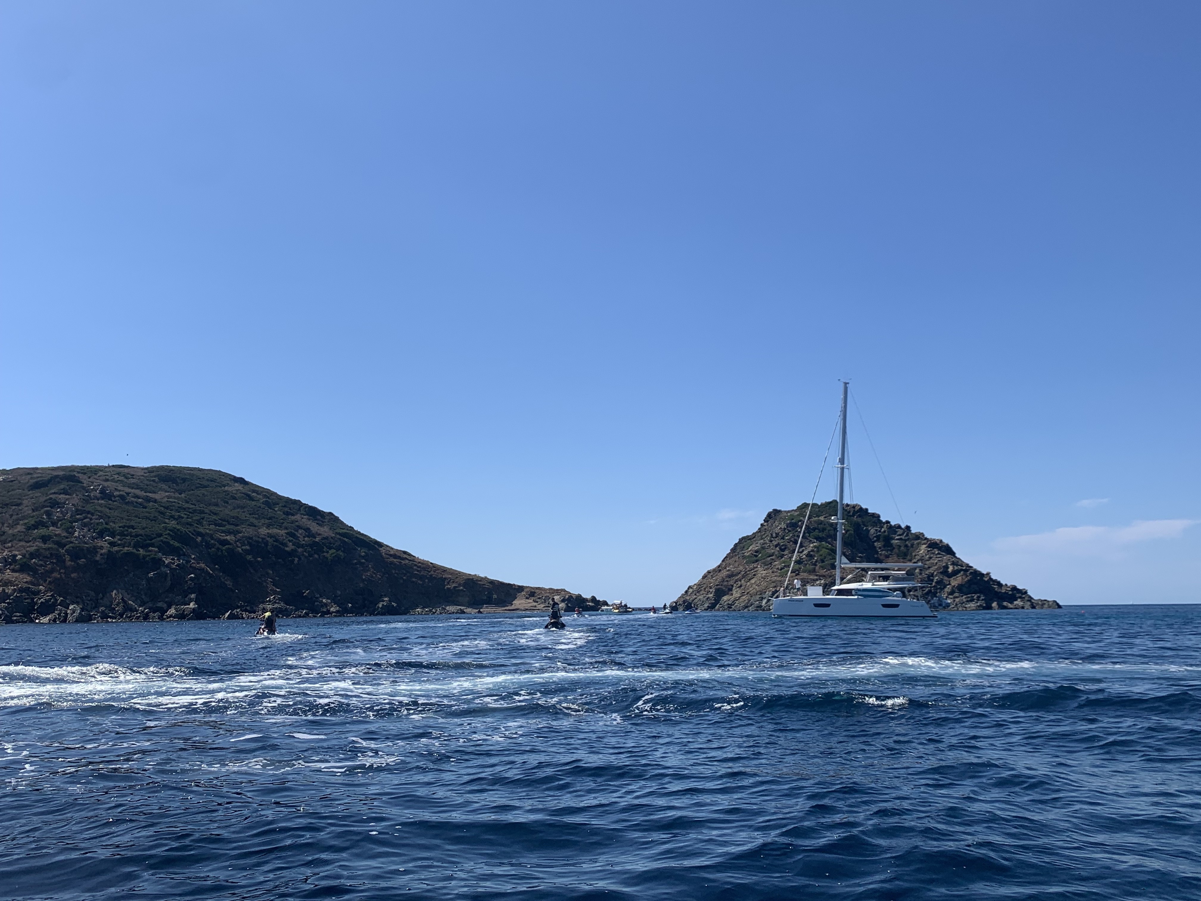 Visite des îles Sanguinaires entre les rochers