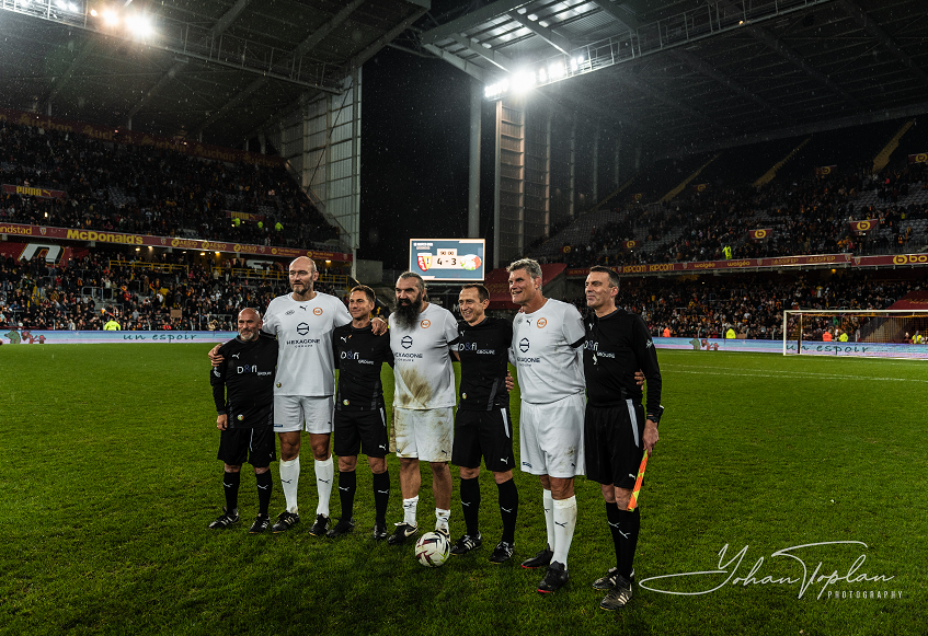 Les rugmymen aux côtés des arbitres de la soirée @Yohan Toplan