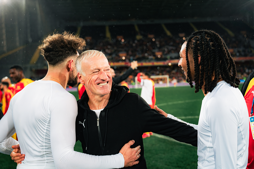 Didier Deschamps et les Youtubeurs dans la bonne humeur @Pierre Guislain