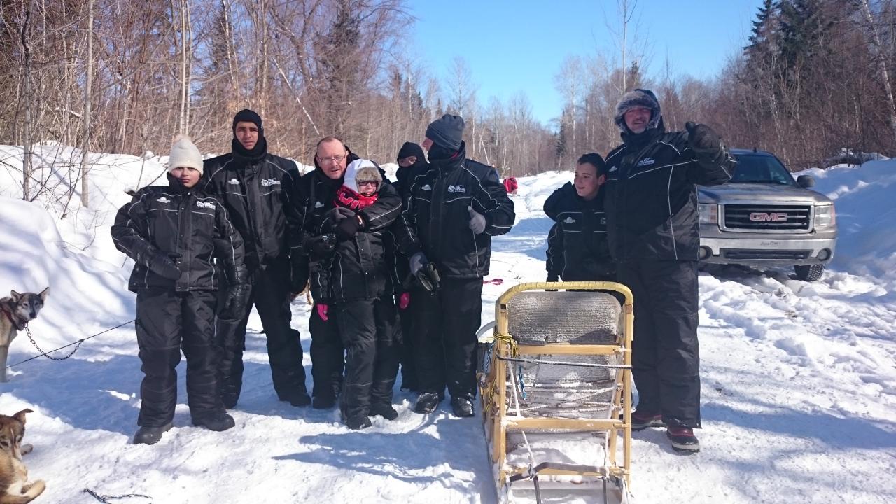 DEPART 1ER GROUPE EN CHIENS DE TRAINEAU