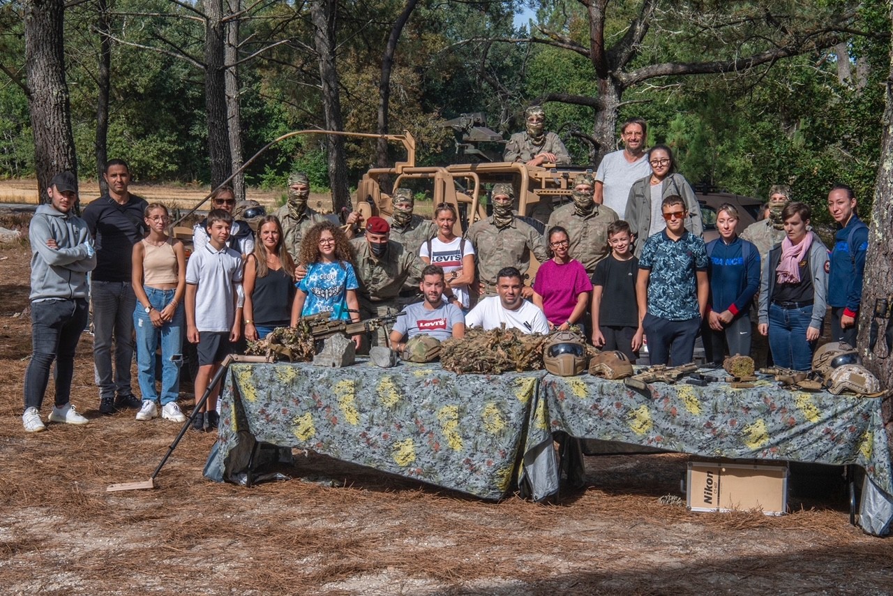 Visite du camp d'entraînement du 13ème RDP avec les enfants de l'association