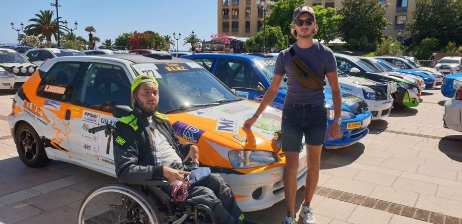 Présentation de voitures sur la place du diamant à Ajaccio